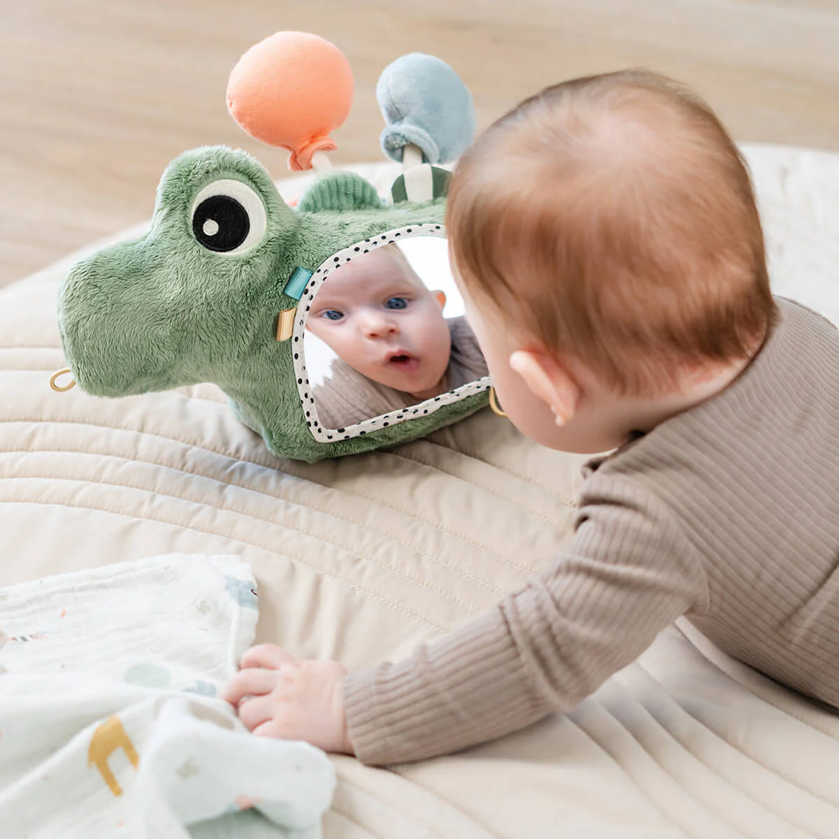 Activiteitenspeeltje met spiegel - Activity floor mirror Croco Green - Image 2