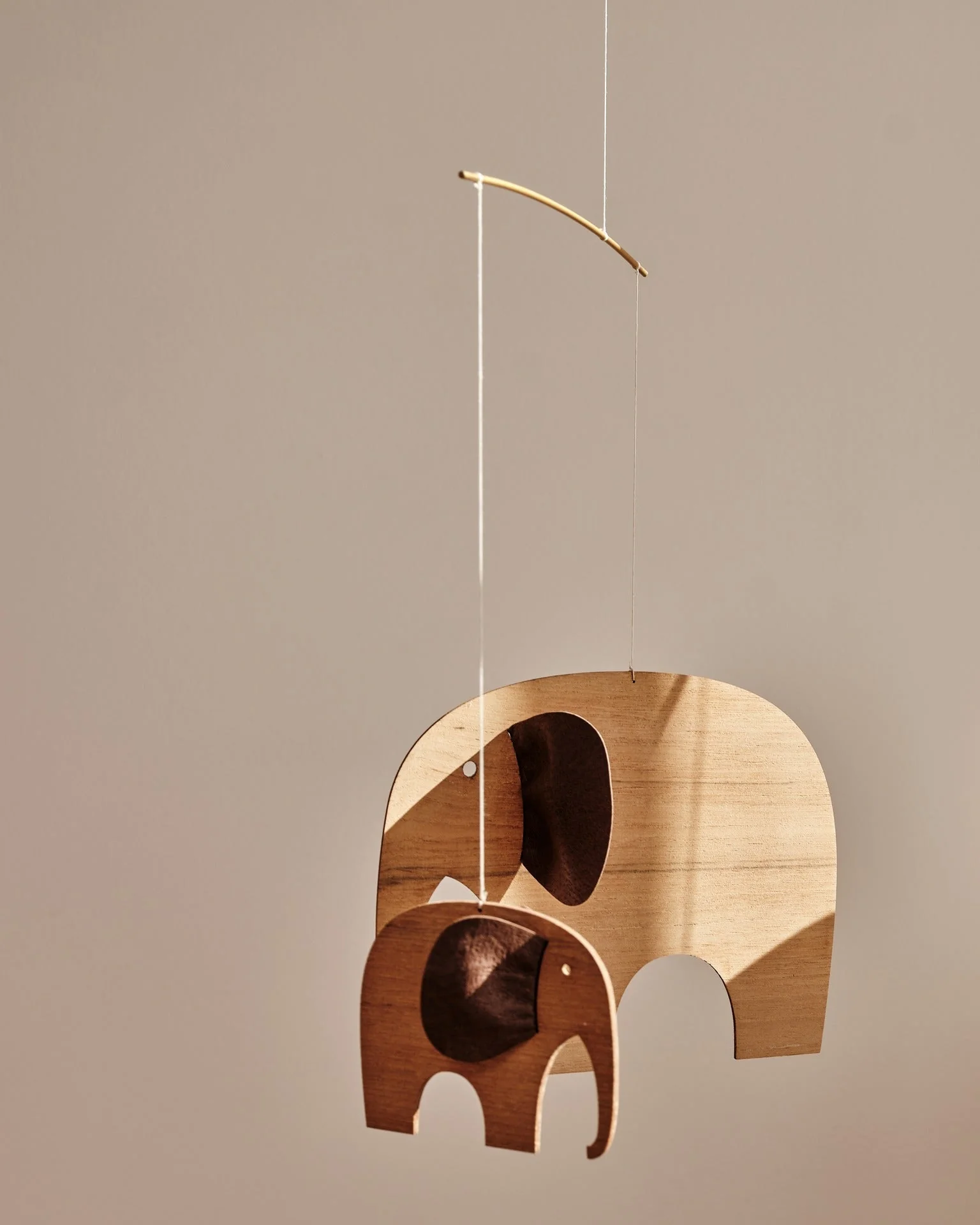 Mobiel n° 71 - Baby Elephants 3 Wood - Image 4