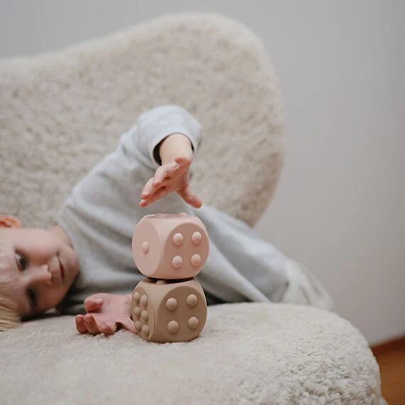 Dobbelsteen speeltjes | Blush/Shifting Sands - Image 5