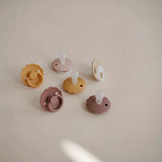 Frigg Daisy Fopspenen Siliconen Honey Gold/Rose Gold - Set Van 2 - Image 2