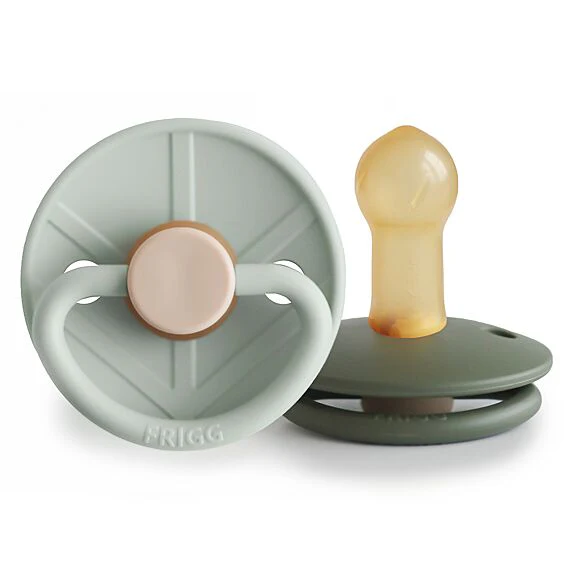 Frigg Fopspenen Little Viking Latex Holger & Ragnar - Set Van 2 - Image 4