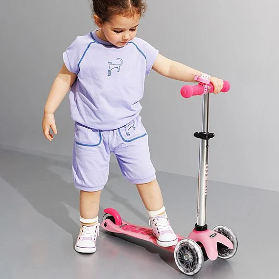 Kinderstep met 3 wielen Mini Micro scooter Deluxe Glow LED Plus Frosty Pink - 2-6 jaar - Image 3