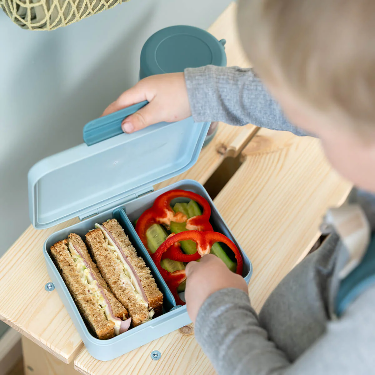 Brooddoos met vakverdeling - Tiny farm Blue - Image 2