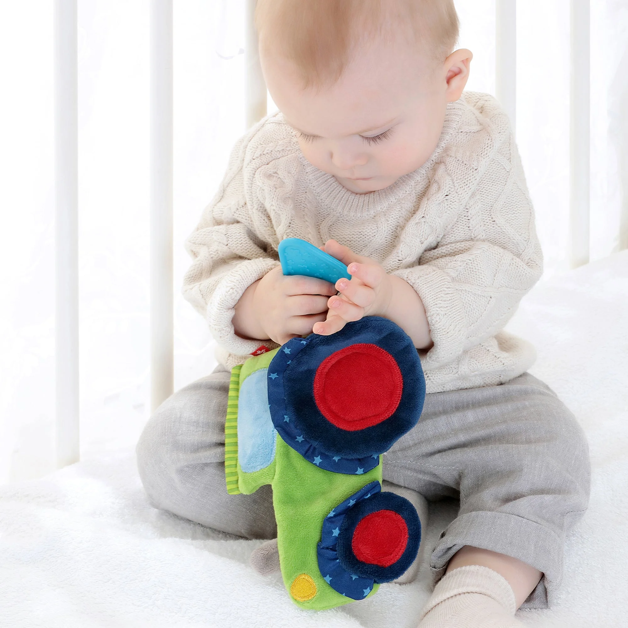 Activiteiten knuffeldoekje met knisperfolie en bijtspeeltje - Tractor - Image 2