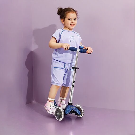 Step met 3 wielen Mini Micro Deluxe Glitter LED Blue - 2-5 jaar - Image 3
