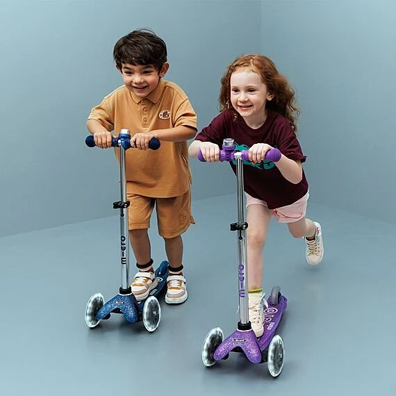 Step met 3 wielen Mini Micro Deluxe Glitter LED Blue - 2-5 jaar - Image 5