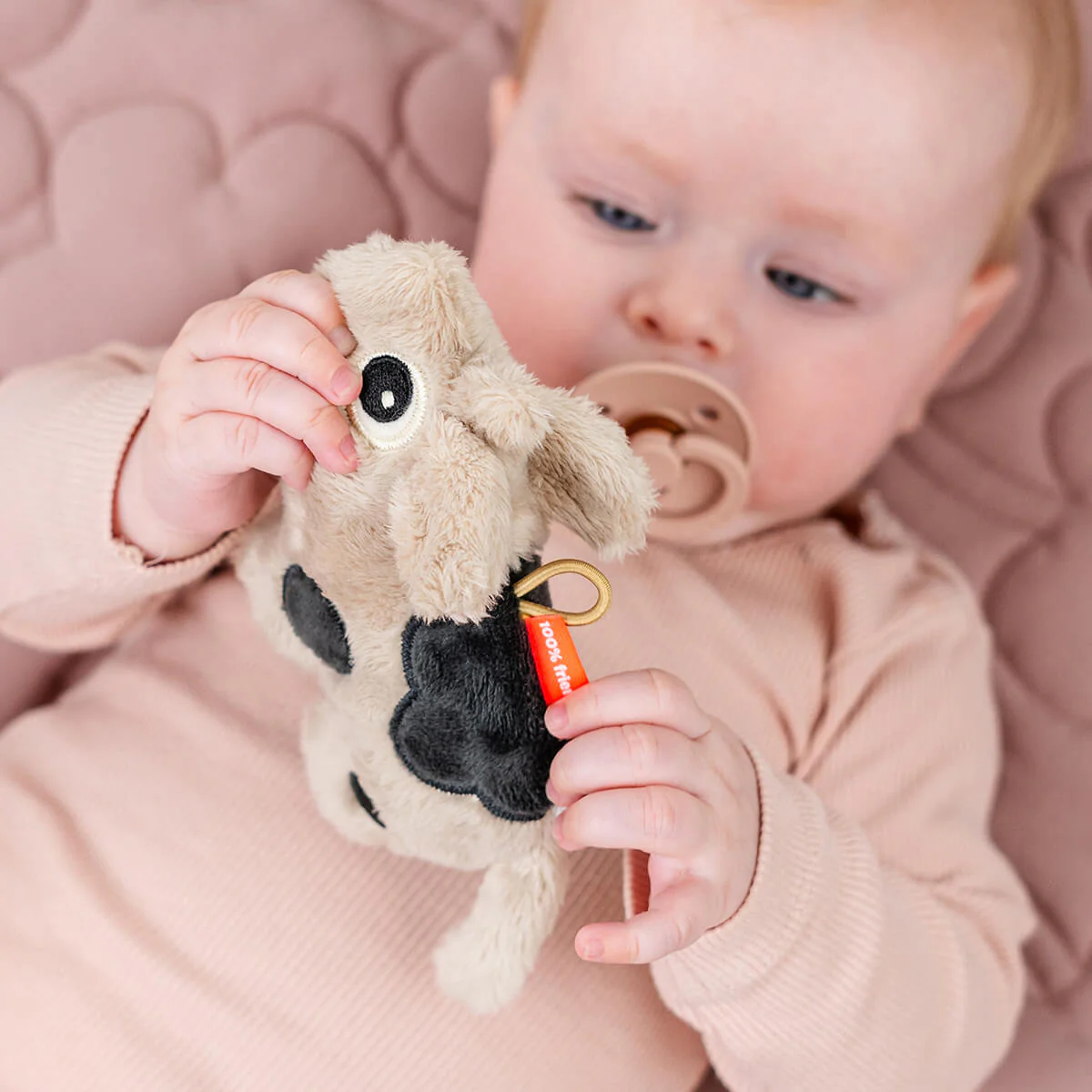 Zachte rammelaar - Tiny sensory rattle Dotti Sand - Image 2