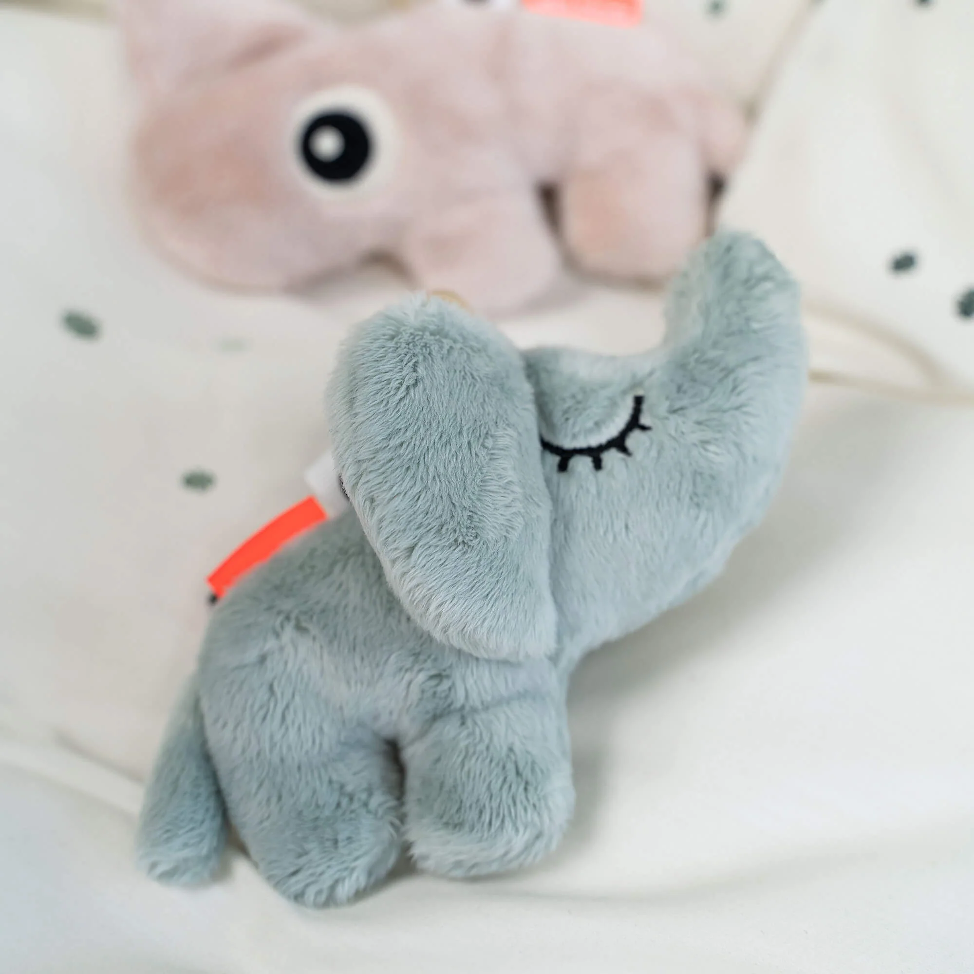 Babyspeeltje Tiny sensory rattle Elphee Blue - 10 cm - Image 4
